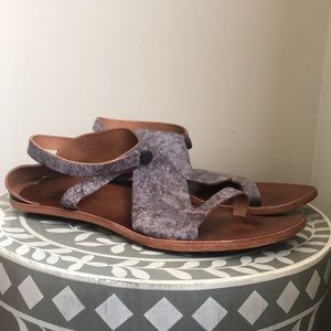 CYDWOQ Brown Crackle Leather Sandals Made in USA sz 11